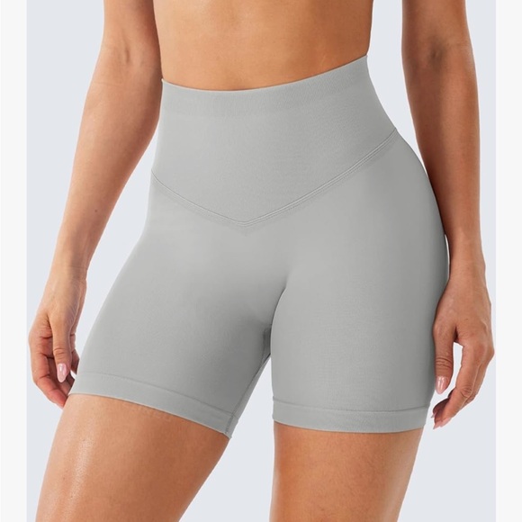YEOREO Workout Shorts Womens Butt Lifting 4.5" Seamless Hidden Scrunch Small - Picture 3 of 3